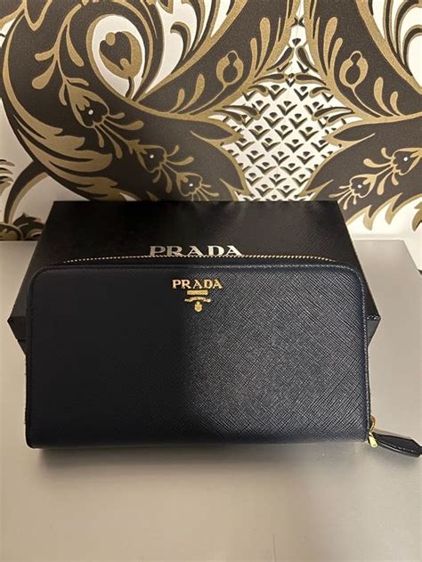 prada mini geldbeutel original|Mehr.